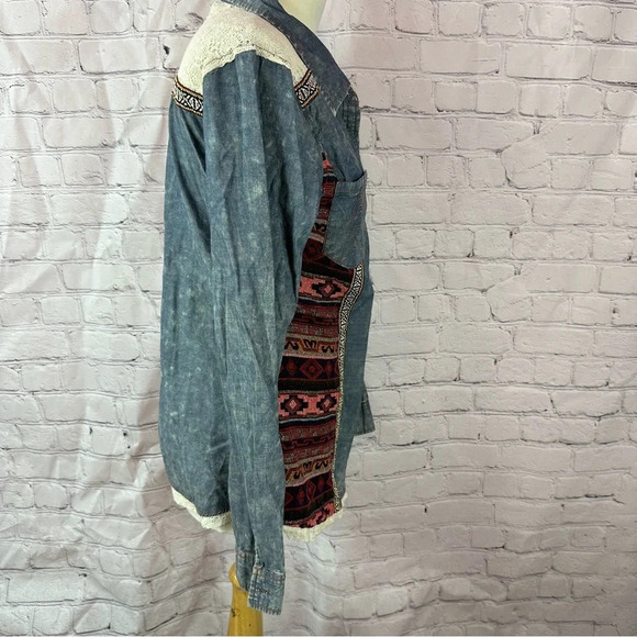 gimmicks by BKE boho western top sz small lace hem southwestern tapestry - Picture 3 of 12